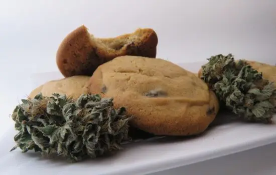 How to Make Infused Honey Chocolate Chip Cookies